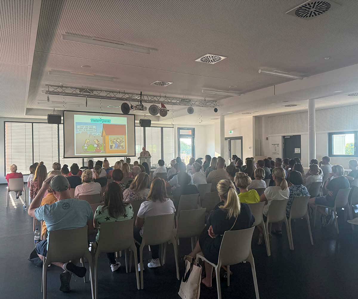 Ralph Bölzner zeigte in seinem Vortrag viel praxisnahe Situationen.